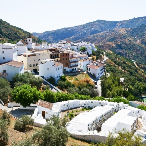 shutterstock 153637385 - Sayalonga